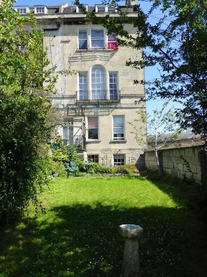 Central Georgian Garden Flat With Free Parking Bath