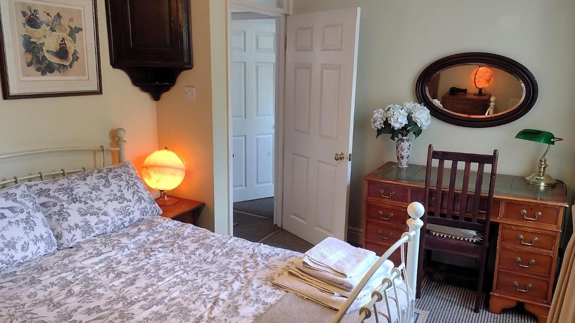 Central Georgian Garden Flat With Free Parking Bath 0*,  United Kingdom